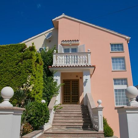 F• R• I• E• N• D• S• Bed & Breakfast Новаля Екстериор снимка