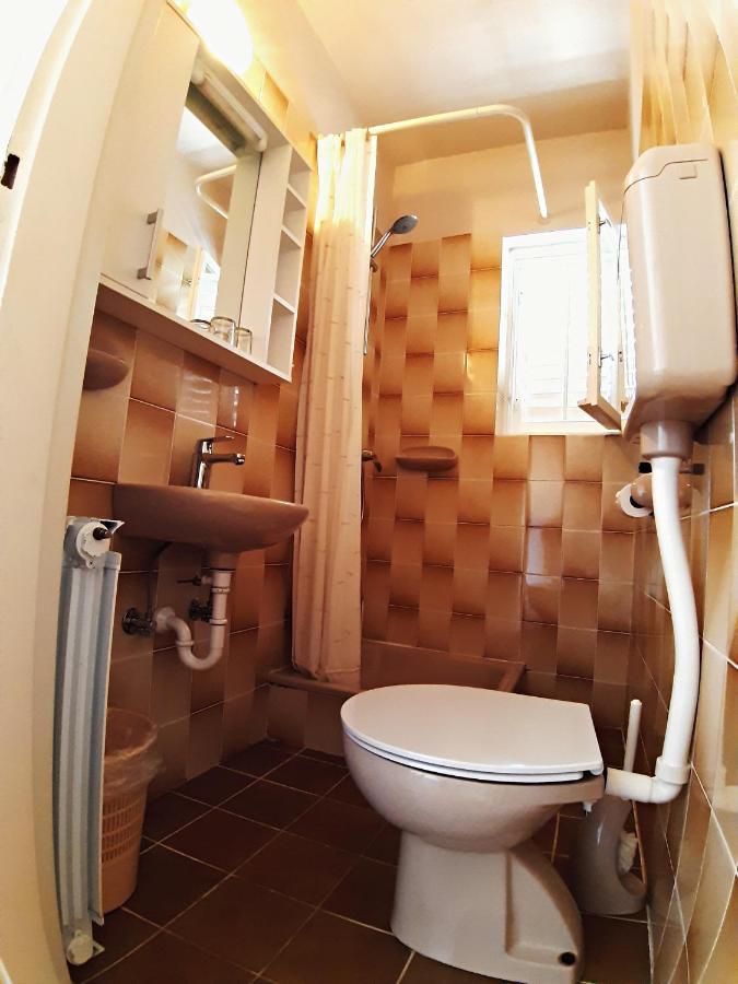 F• R• I• E• N• D• S• Bed & Breakfast Новаля Екстериор снимка