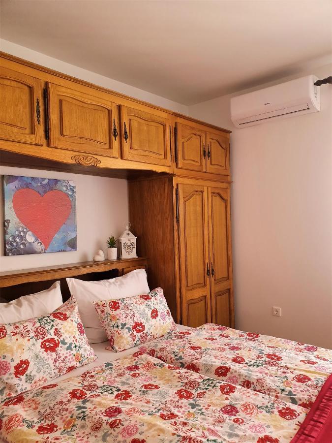 F• R• I• E• N• D• S• Bed & Breakfast Новаля Екстериор снимка