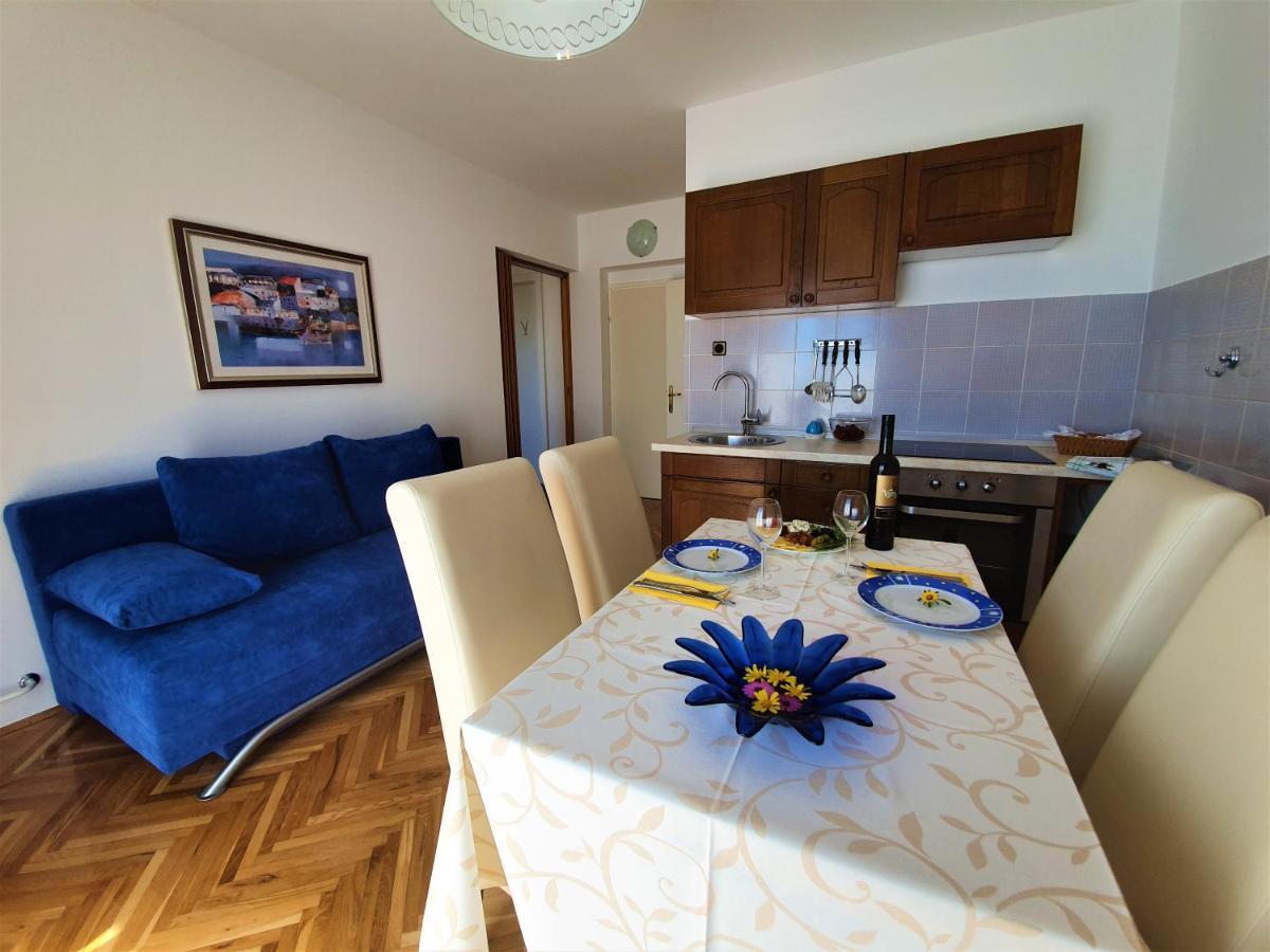 F• R• I• E• N• D• S• Bed & Breakfast Новаля Екстериор снимка